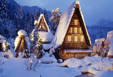 老朋友阿扎尔造访UEFA总部 手捧欧联杯奖杯 生涯4座欧战冠军.